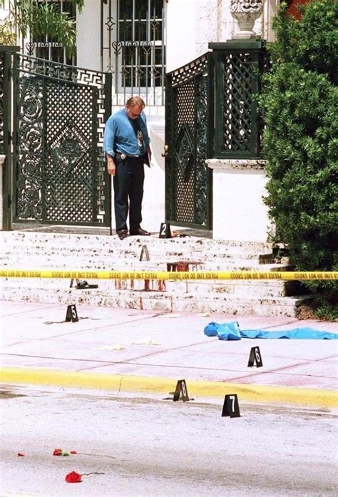 immagine del vero assassino gianni versace|50 Powerful Photos Taken After Gianni Versace's 1997 Murder.